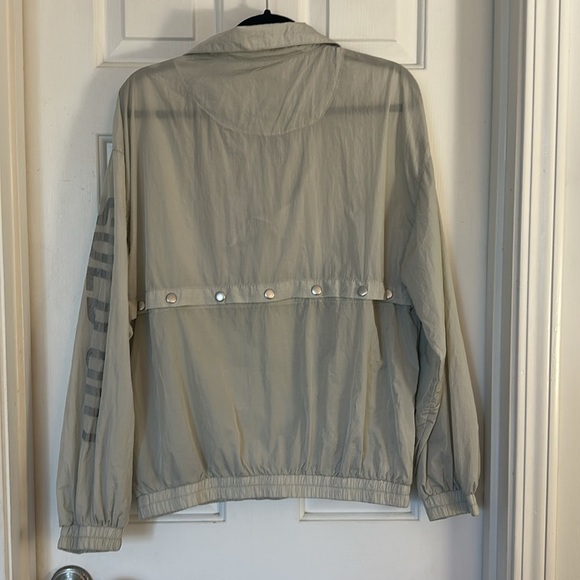 Urban Outfitters convertible half-zip windbreaker reflective grey small - Picture 4 of 4